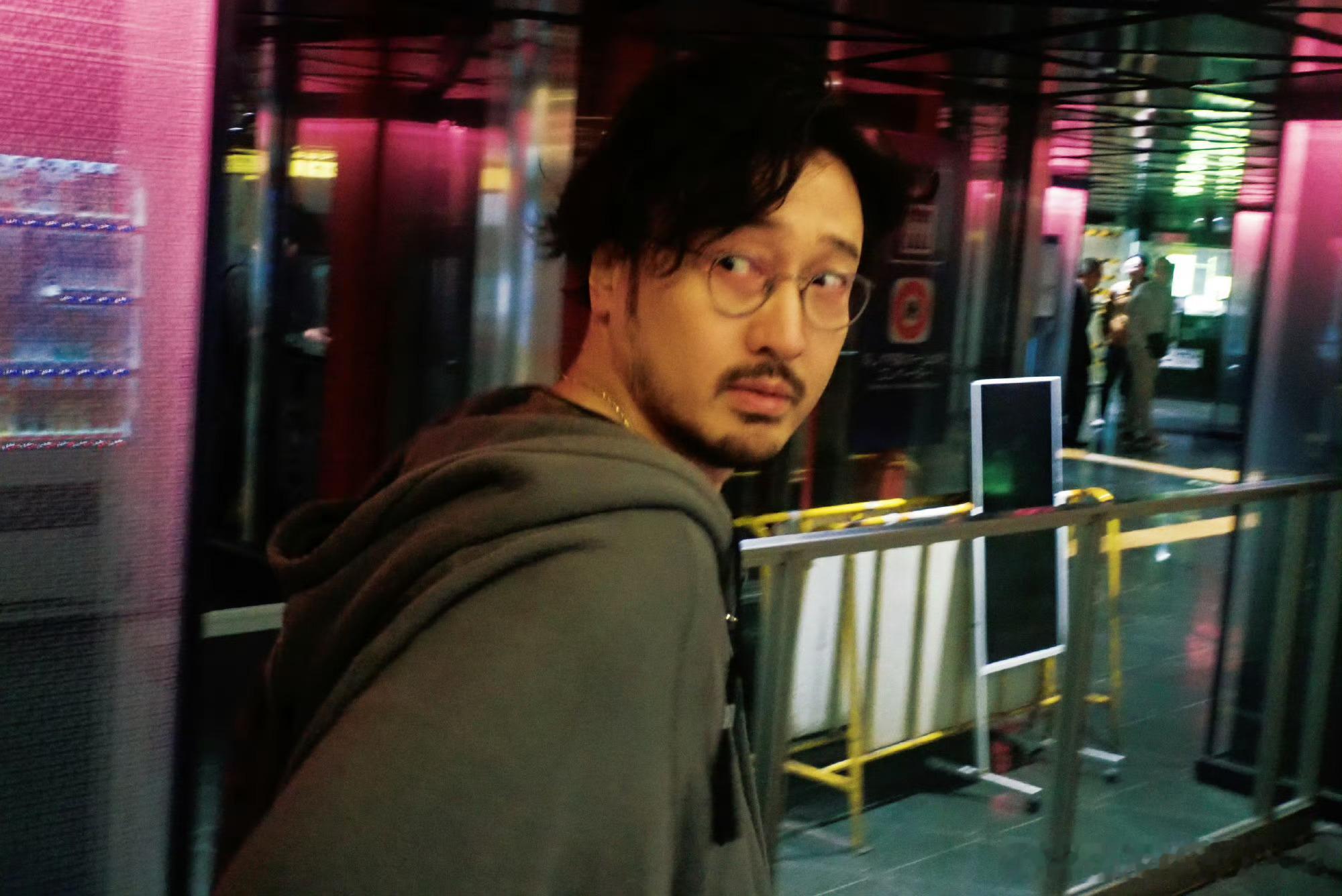 周冬雨王传君天选电影脸看周五晚高疯的蒙眼拍照环节，我真的被周冬雨王传君惊到，蒙着