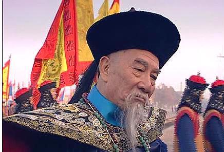 他75岁才管邮驿，上任不查驿马、不核公文，先蹲在驿站井台边数水波纹——谭嗣同之师