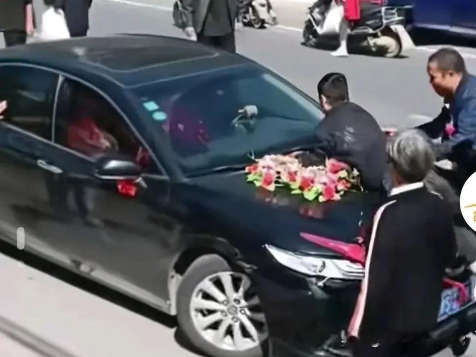 婚礼当天，本应是幸福的开始，却突发彩礼风波！新娘哥嫂临时加价18.8万，新郎无奈