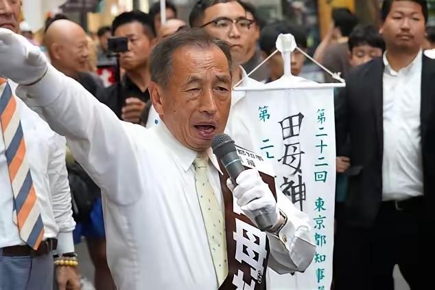 外界评价如今的日本“正在飞速走上二战前老路”，绝对不是危言耸听。当地时间22日，