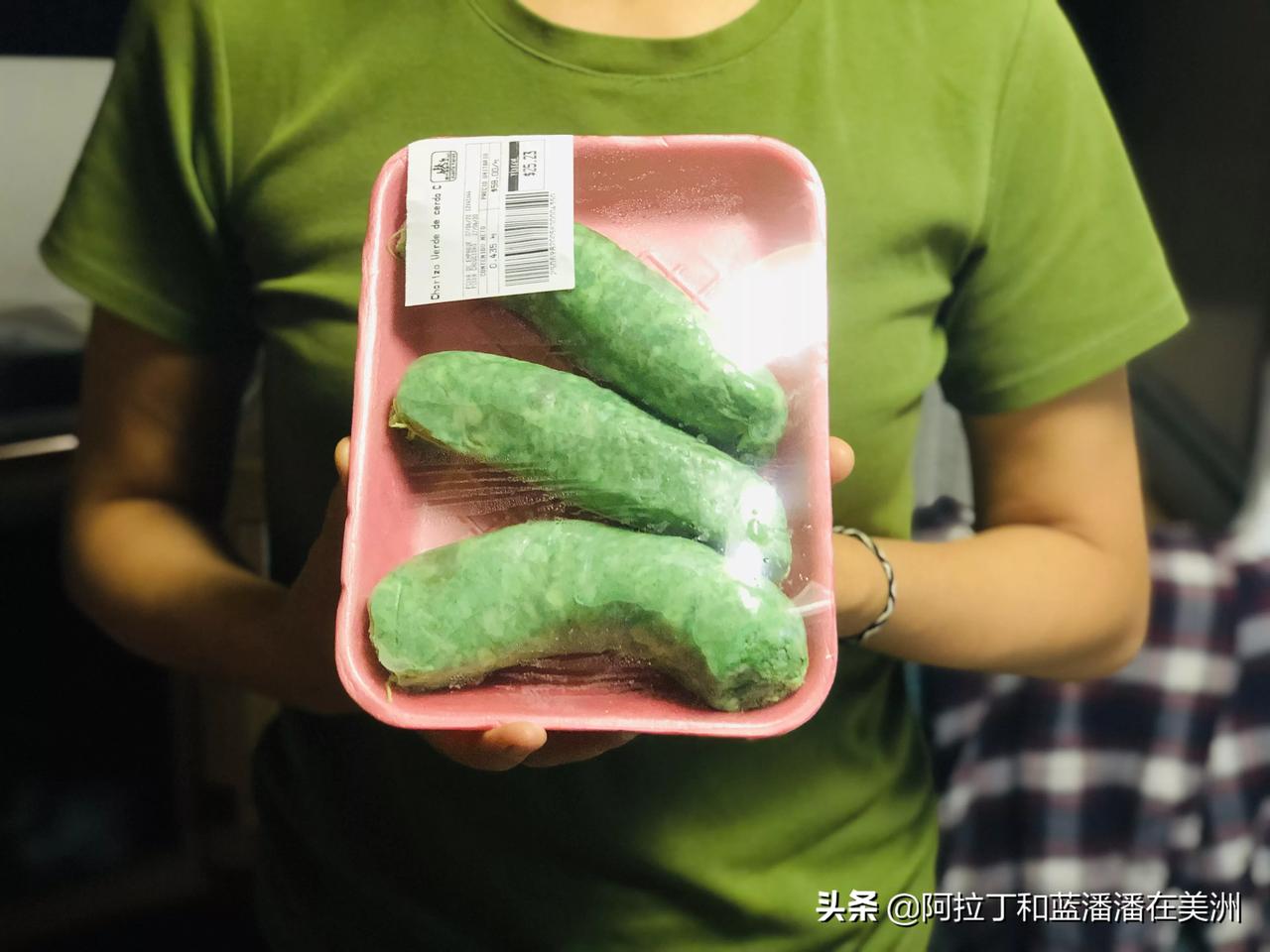 在风味人间 里看到这个墨西哥绿香肠，感觉真的很黑暗。于是买了一个回来，不知道味道