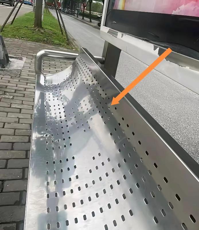 有些公共设施的设计是为了方便老百姓，但有些设计却是一种艺术品，只可远观而已……