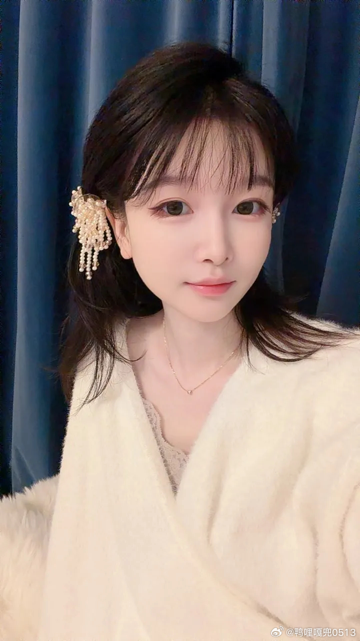 美女热门美女 晴朗天气好心情 