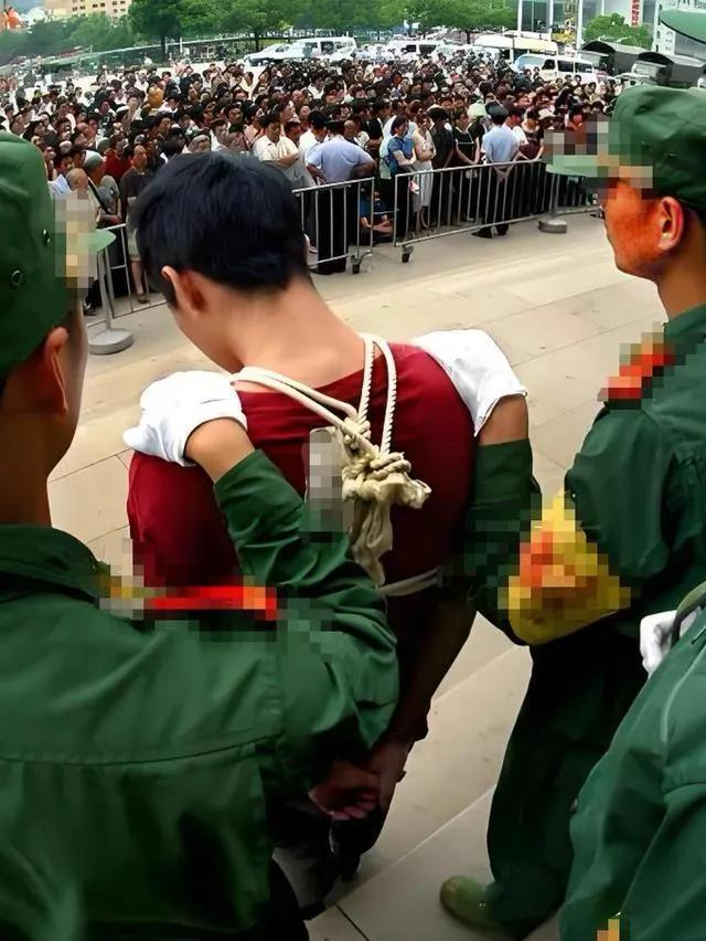 被执行死刑的犯罪份子，缘何脖子上这样系着两根绳子?