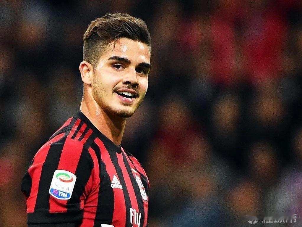 中超绯闻外援---安德烈-席尔瓦…据媒体人透露，申花继敲定前锋拉斐尔-拉唐后，第