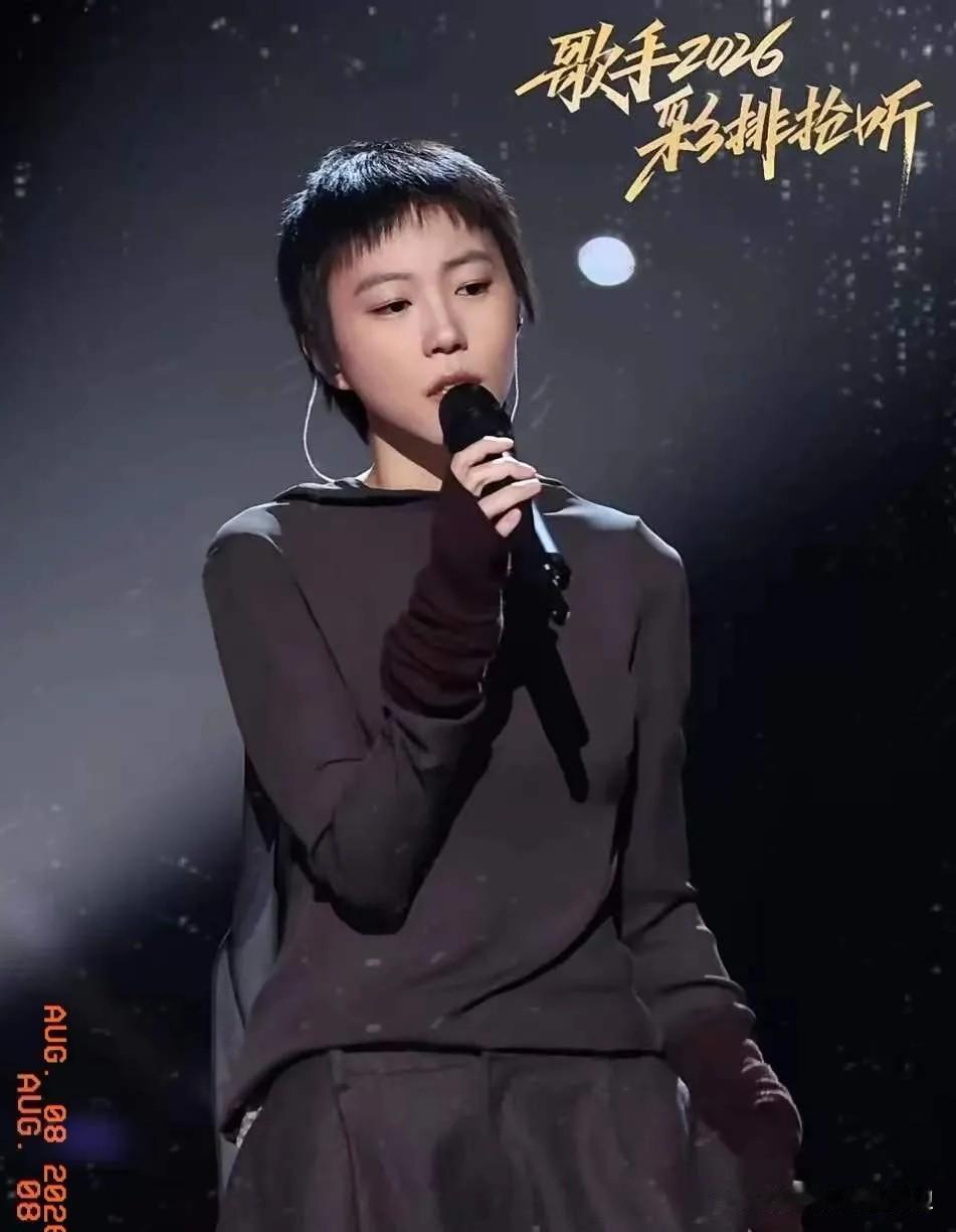 万妮达请吴碧霞，我忍了
胡彦斌请韩磊，我也忍了
但没想到的是，窦靖童的帮唱嘉宾，