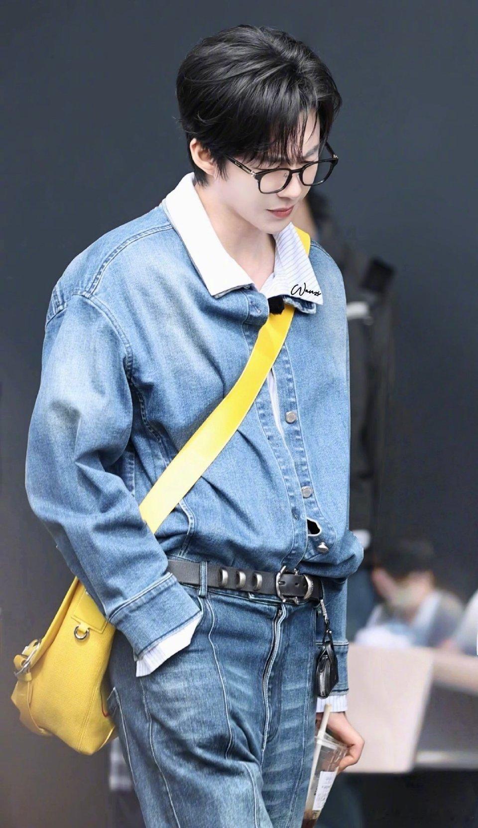 刘宇宁牛仔很忙很少年 牛仔穿搭一上身，刘宇宁的少年感直接封神！利落随性又元气满满