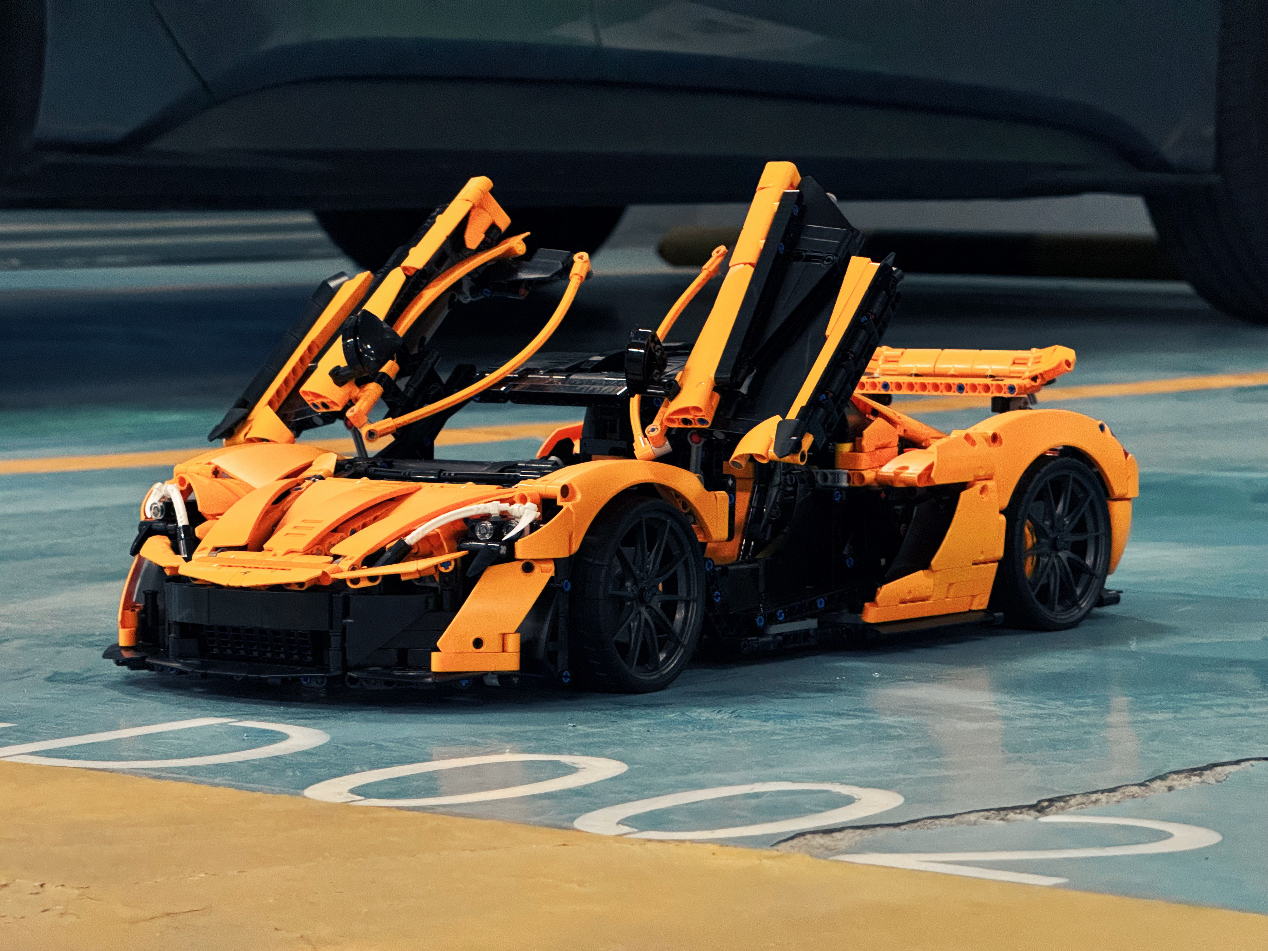 乐高迈凯伦P1搞定了，细节真好！产生了一个想法，想把Ultimate Car c