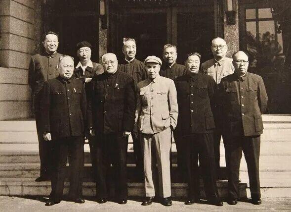 元帅们收养的烈士遗孤考
 
1. 朱总司令
 
- 孙维世（战友孙炳文之女，视同