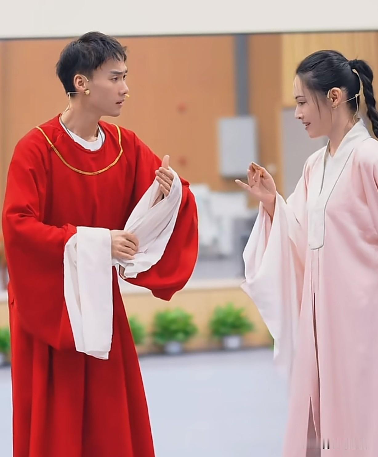浙越版《孟丽君》这就开排啦！
“孟丽君”夏艺奕和“皇甫少华”郑森化搭档，那适配度