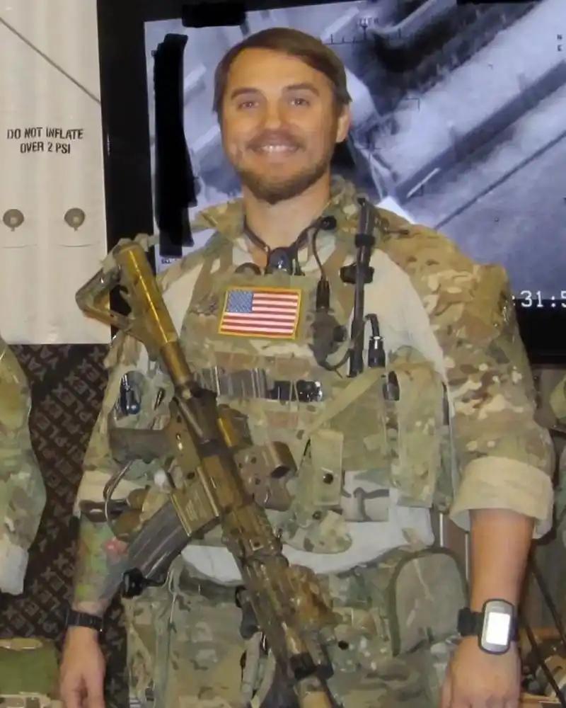 三角洲特种部队轻松拿捏委内瑞拉，活捉大嘴炮马杜罗夫妇。
拜托你们把赖德清也抓起来