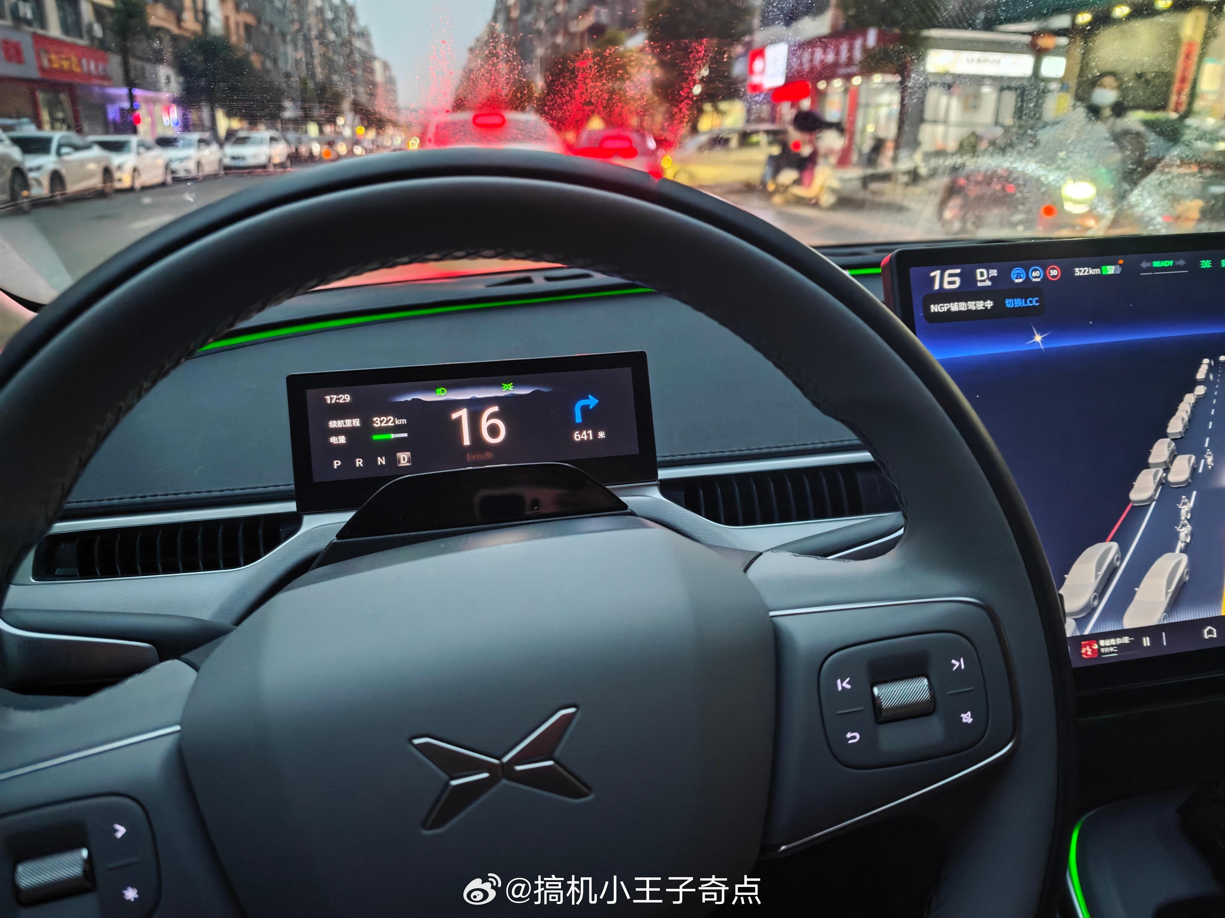 车多人多我选择交给小鹏自己开