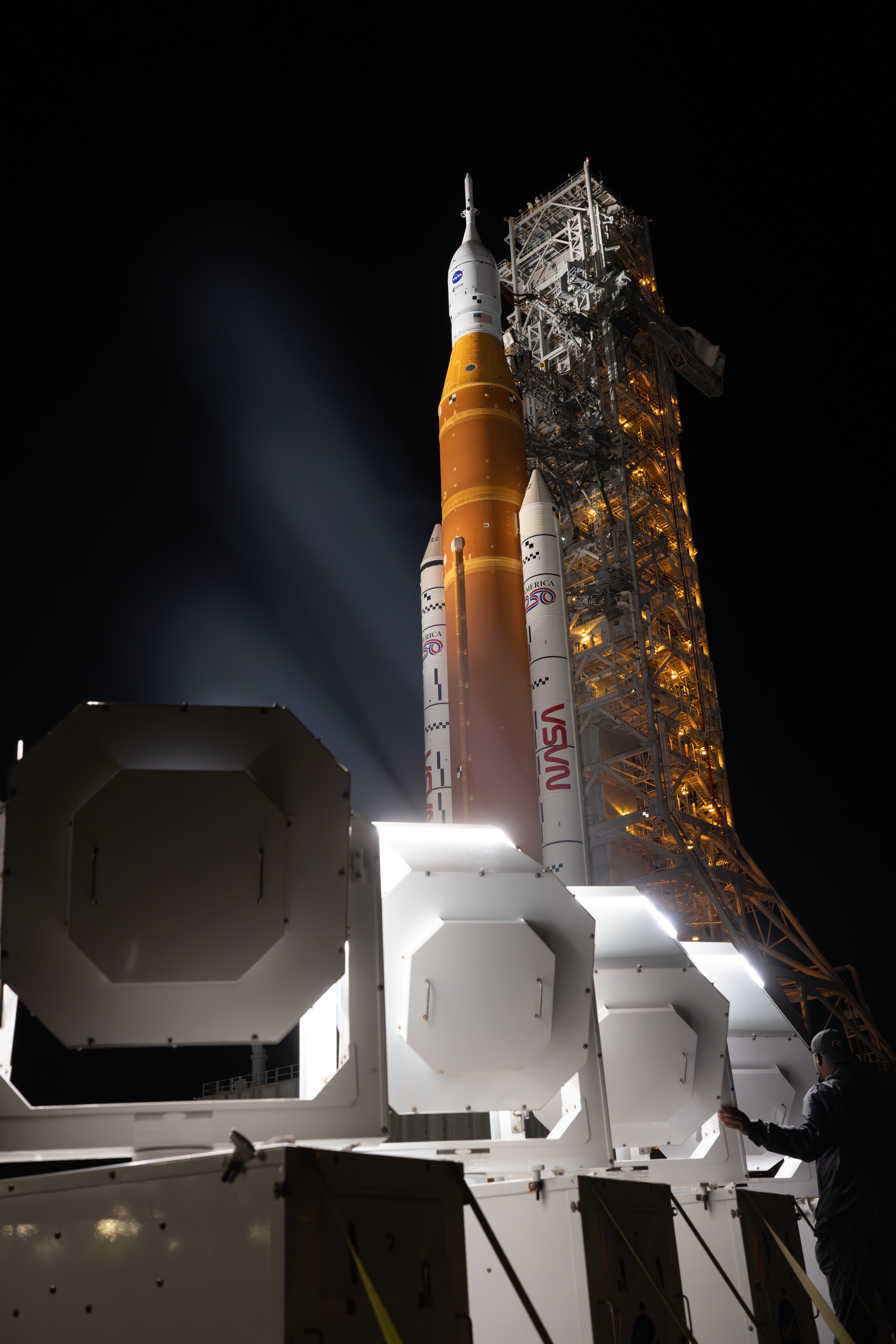 Artemis II任务于04:44正式开始发射前倒计时，目前计划于4月2日06