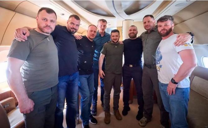 已和乌克兰总统泽连斯基从土耳其返国的亚速旅指挥官普罗科彭科被证实重新执掌这支部队