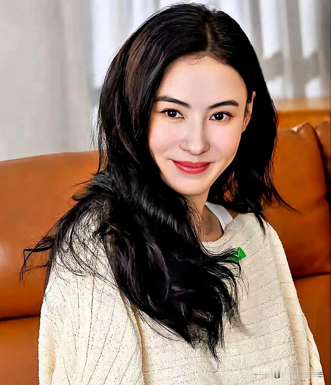 张柏芝为什么不再婚？
不是没人馋她身子，
也不是还惦记谢霆锋，而是因为她自己已经