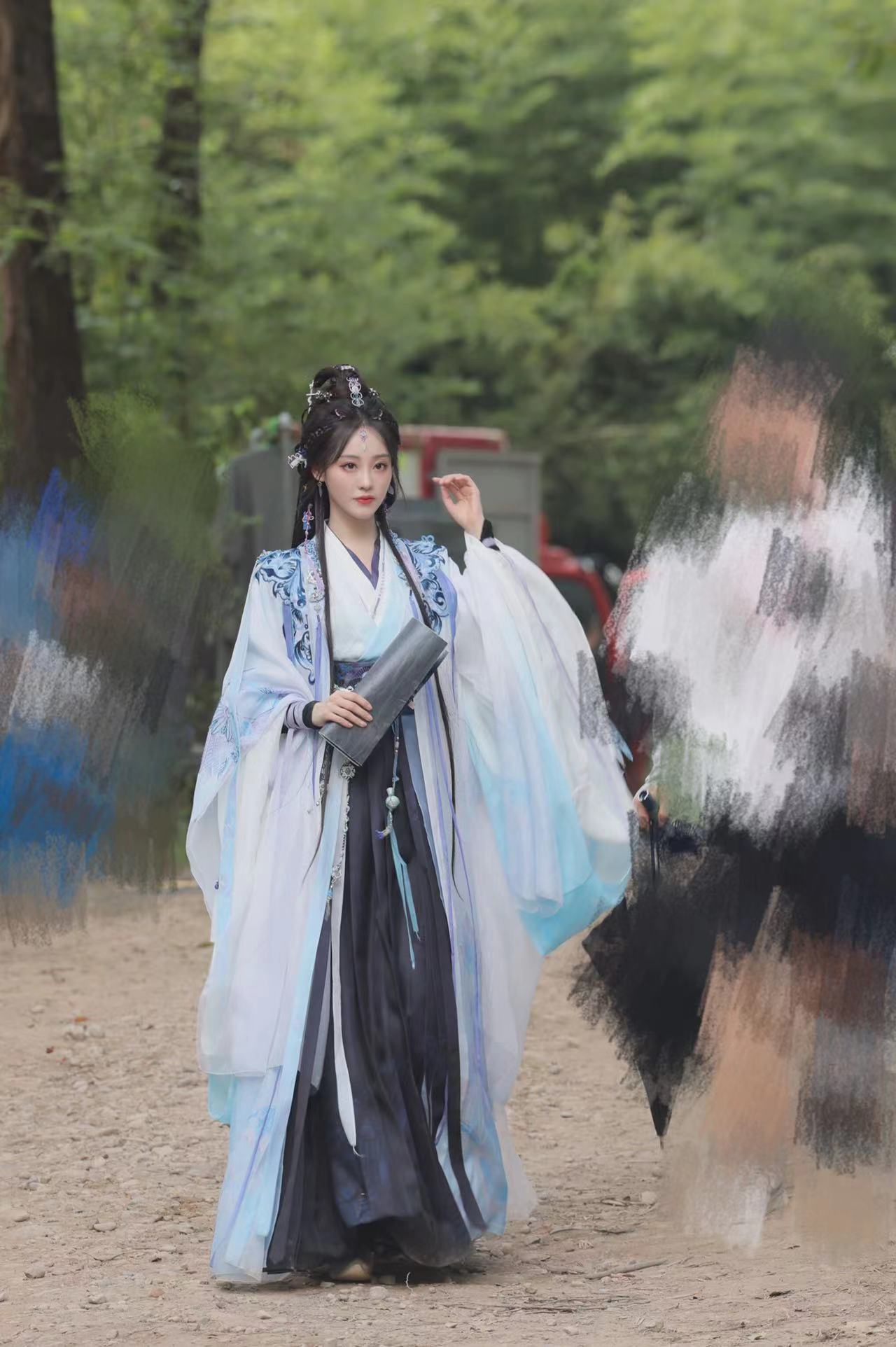 祝绪丹《永夜星河》慕瑶路透🈶，真的是美得让人失语！清冷的慕瑶也太有气质了吧！这