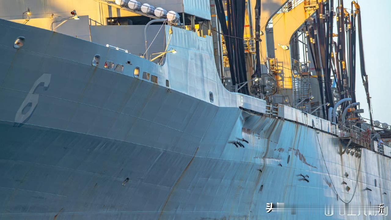 2月11日美军两艘舰艇在加勒比海补给时相撞，阿利·伯克级驱逐舰特拉克斯顿号和供应