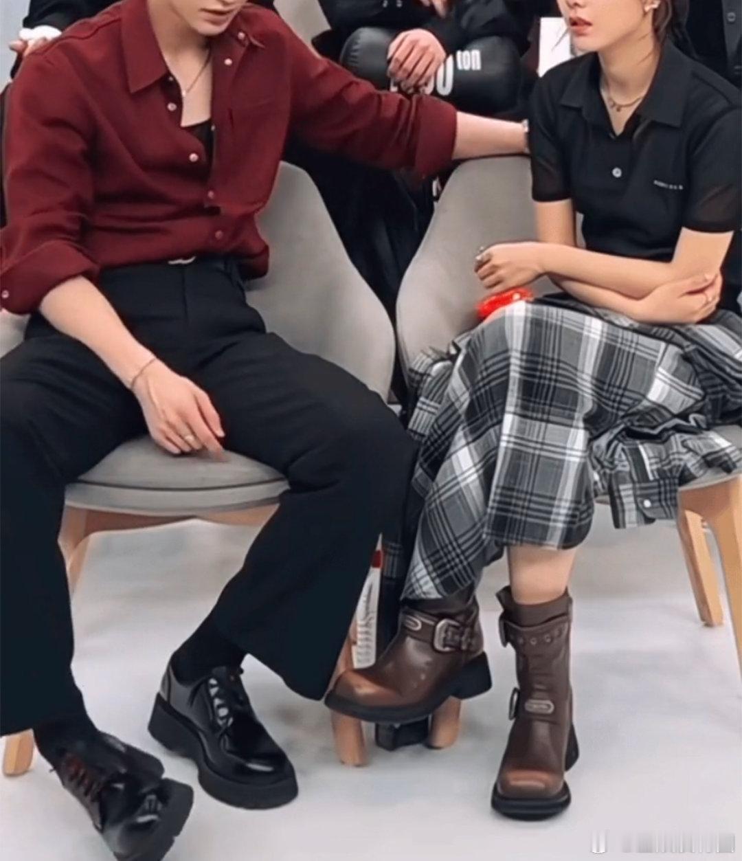 感觉张凌赫和赵今麦这鞋都算是正常的吧[允悲][允悲] ​​​