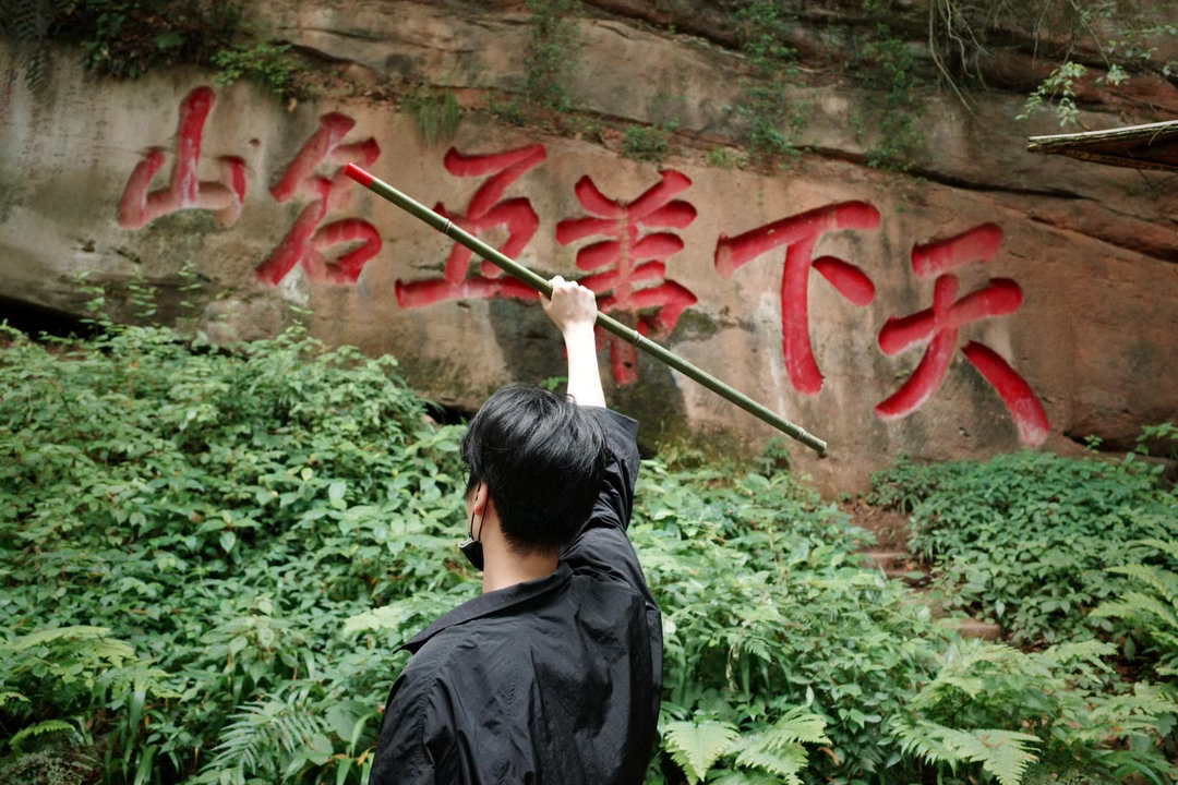 胡一天 登山杖后继无人怎么会呢 我看这边很多“继承者们”抢着排队胡一天 天才女友