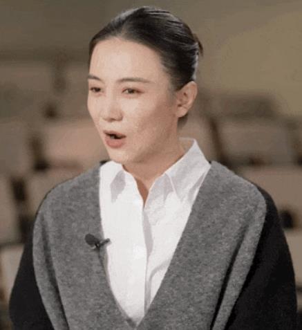 宋佳是一位难得的可塑型美女演员，天然的美让人看了舒服养眼！但是，她不凭美貌征服你