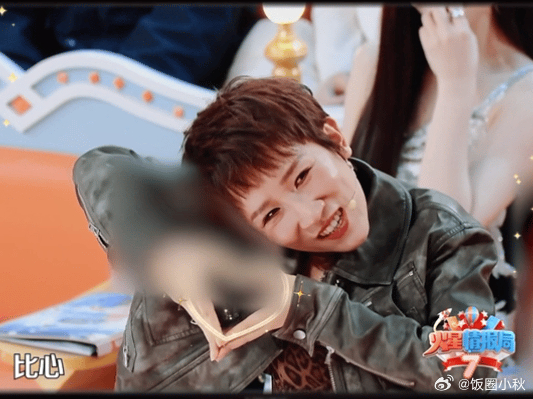 张踩铃结节气成爆米花 那一刻，张踩铃的幽默和无奈让这段小插曲成了节目中的亮点。 