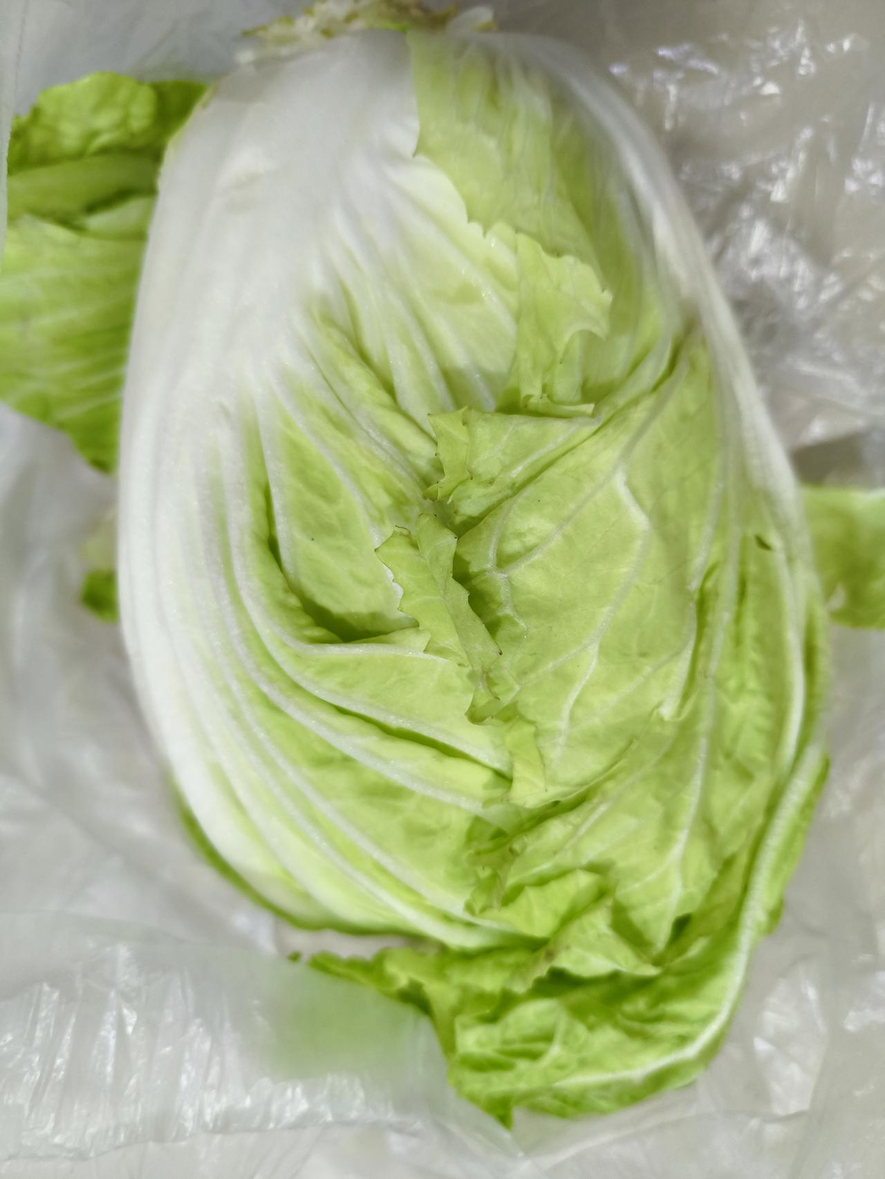 好心做善事，
买个大白菜却亏了7毛钱，
那是我辛苦一天写头条的收入。
剧情经过：