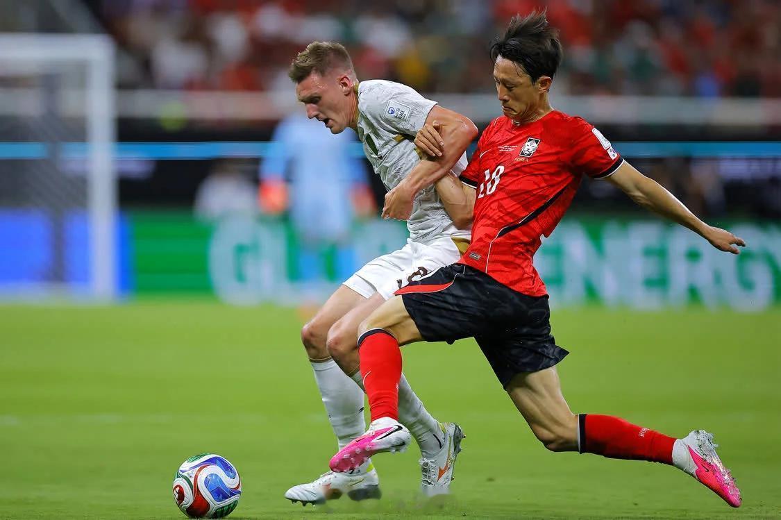 韩国2比1捷克围观世界杯 网友评价：韩国2-1捷克，一场意志与战术的逆转胜，亚洲