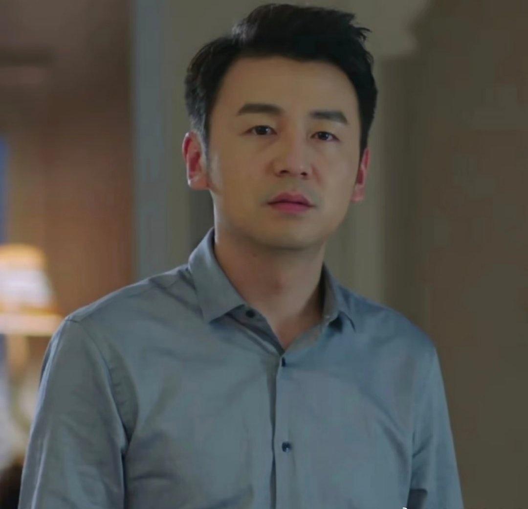雷佳音一开始因为陈俊生是婚内出轨的“渣男”角色而拒演，但最终让他回心转意的，却是