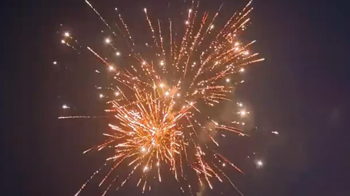 🔥今夜昆明！元宵烟花燃炸夜空，全城陷入狂欢模式。昆明元宵夜彻底沸腾！漫天烟花如