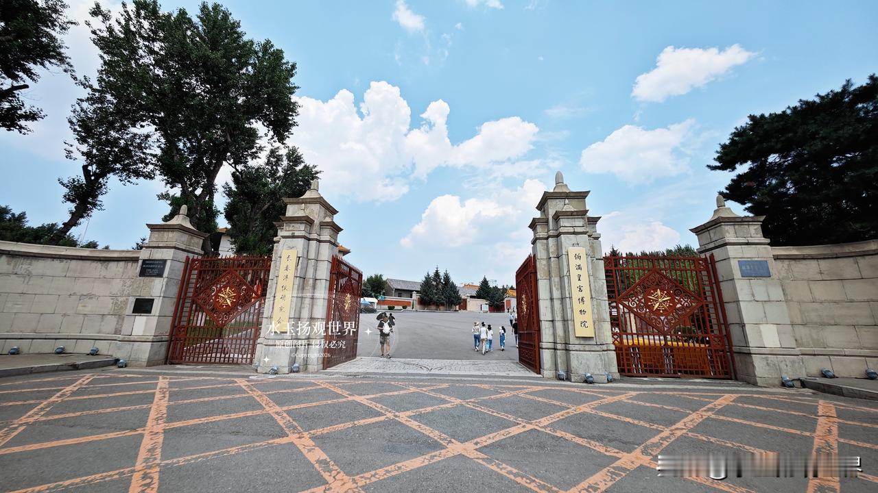 来到长春，伪满皇宫是无论如何都绕不开的一站。出发前我以为只是一座普通复古宫殿，走
