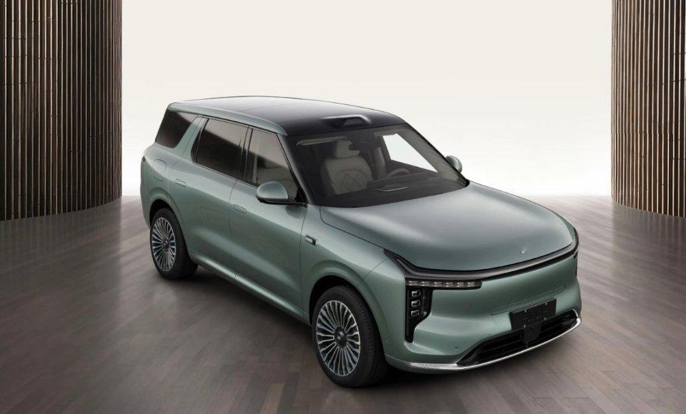 智己LS8。和LS9一模一样，小了一点而已。车长5085毫米，轴距3060毫米，