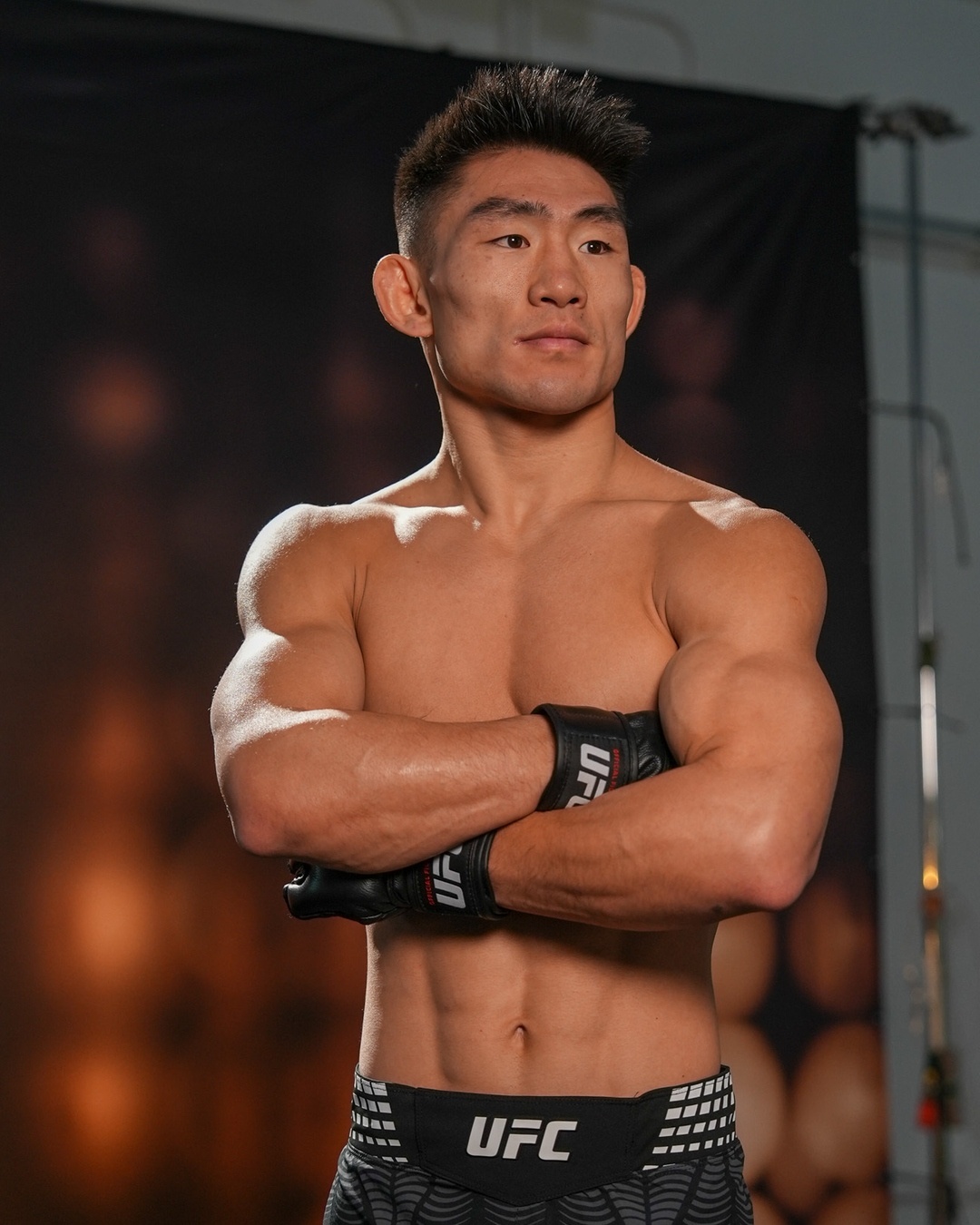 已经很棒了各位小伙子们各位早点休息 中午11:20锁定宋亚东VS奥马利宋亚东加油