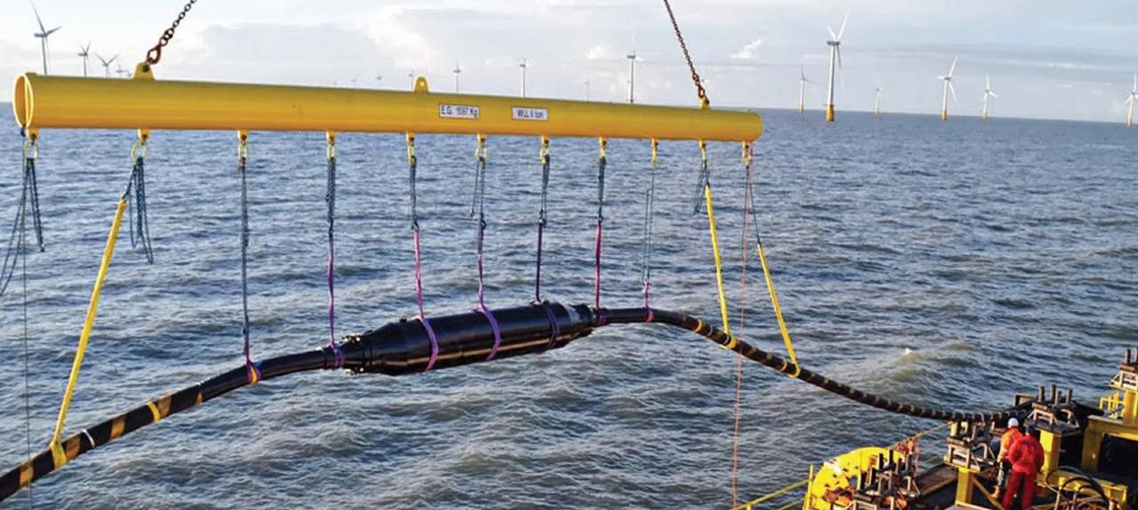 红海15条海底光缆中有4条被切断，影响25%的通讯服务。 胡塞武装表示，是美英搞