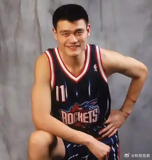 姚明首次代言国产新能源汽车姚明居然给国产电车代言了！他说做汽车的人挺了不起，像艺