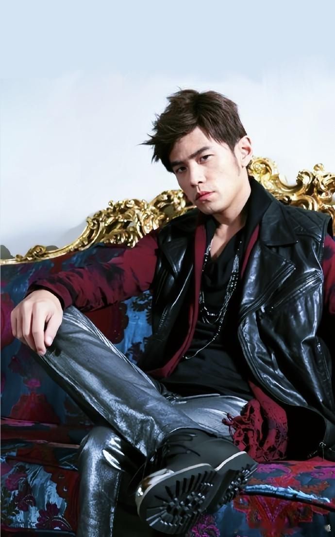 #周杰伦官宣新音综#周杰伦新音综的官宣，是音乐道路上的一颗璀璨明珠！ ​​​