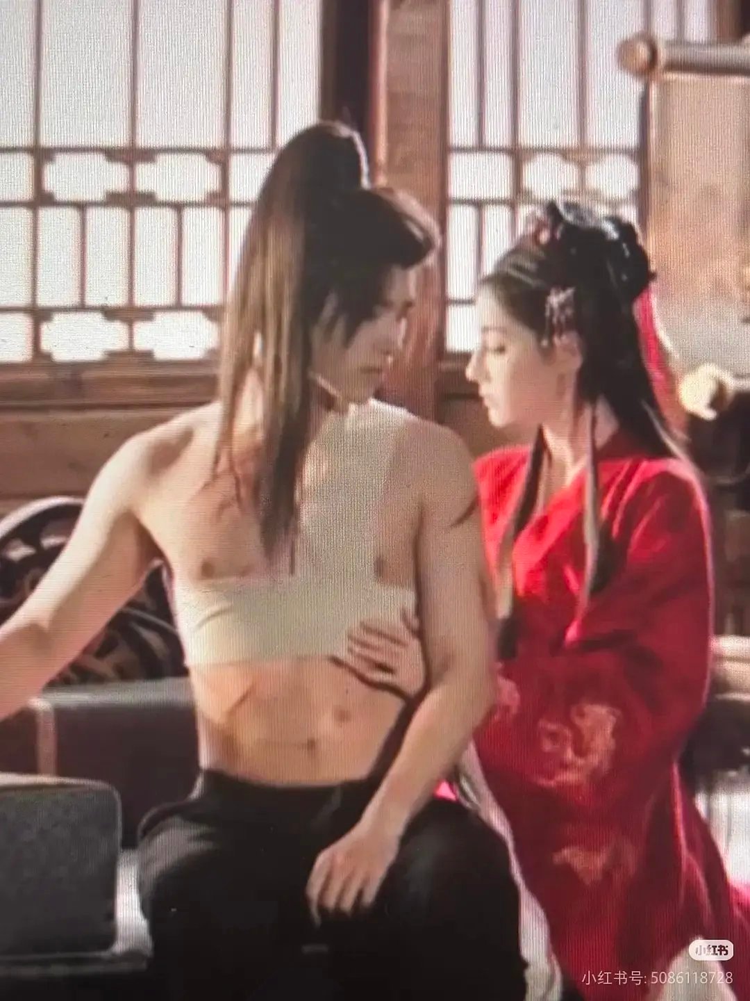 把陈飞宇包裹成这样啥意思……也没有宽肩和腹肌啊 