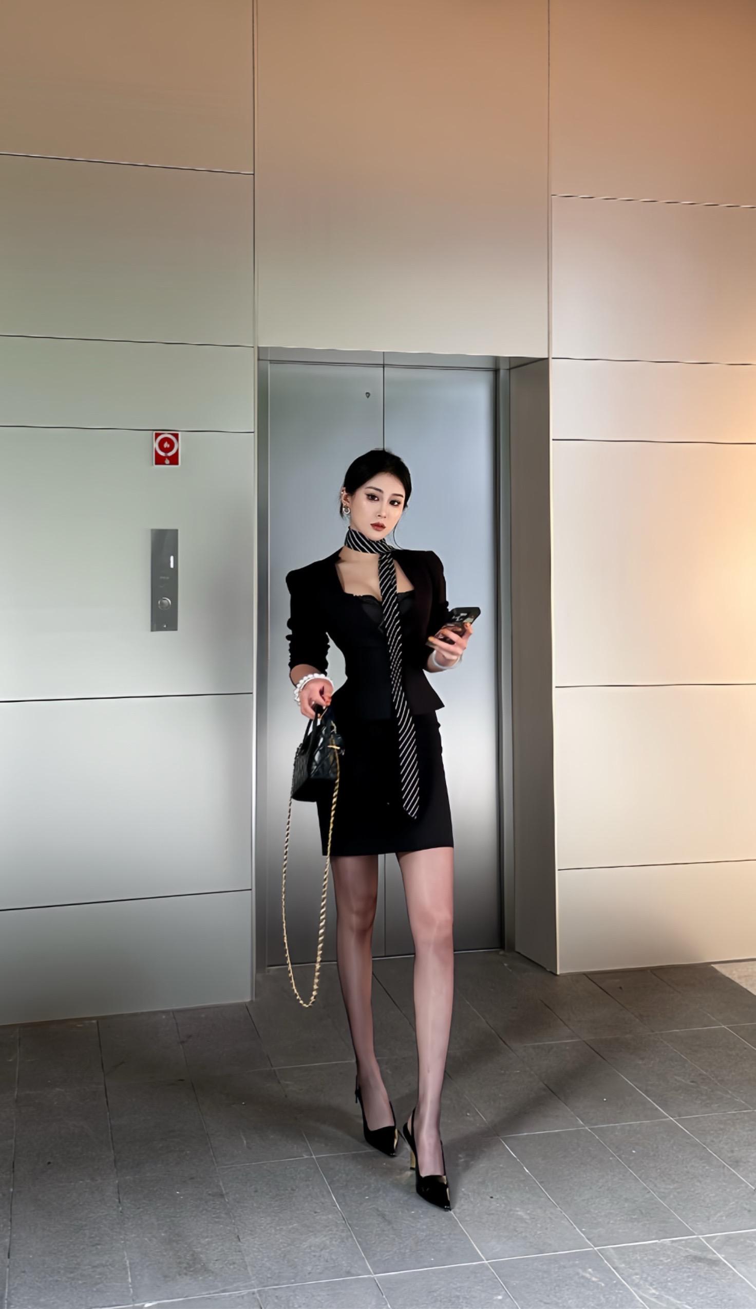 偏见是无知的产物。姐又下班了