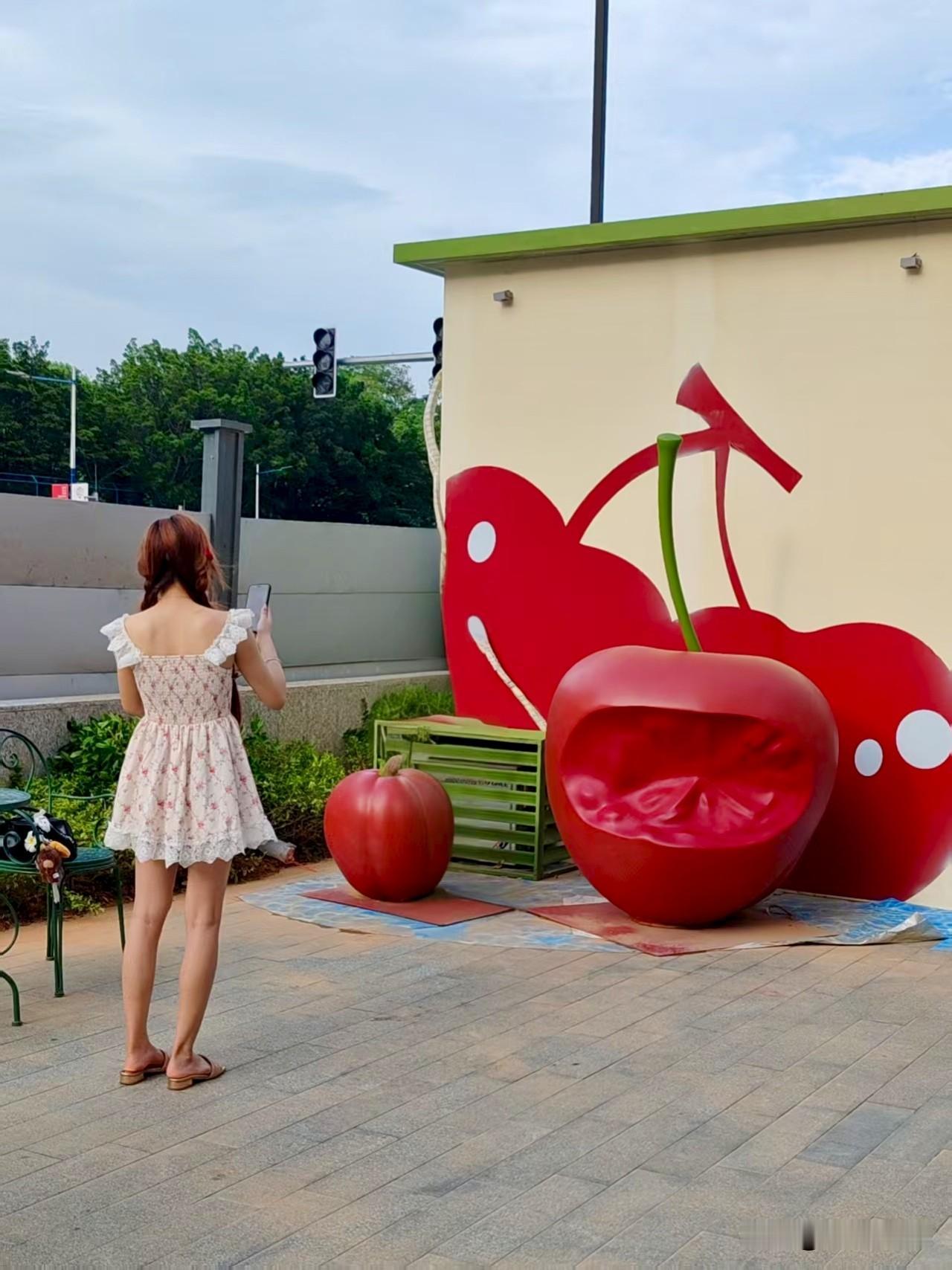 喜欢你就来！来广州新市墟白云万象汇打卡「有厘巷」车厘子主题区‌！
地址:
广州市