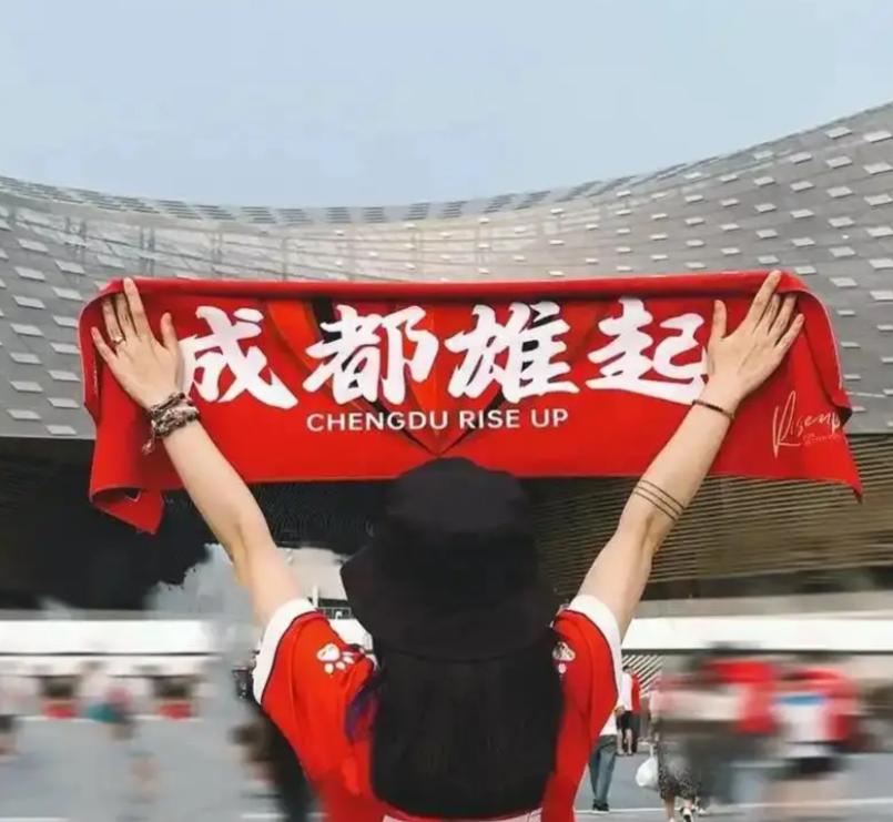 我去！河南被上港打成“筛子”之后，居然在看台上大吼“gan死成都”？上一个这么喊