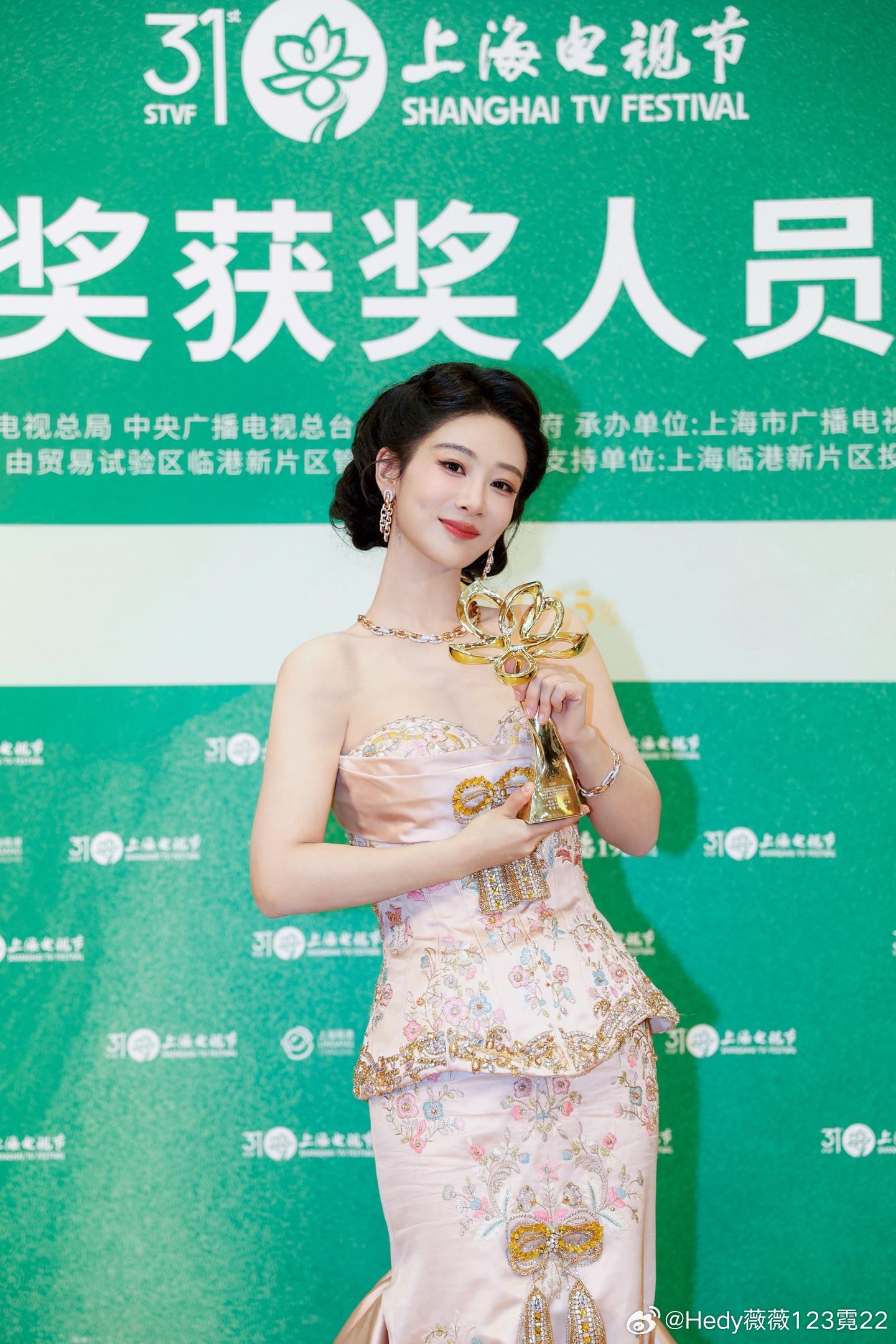什么都不说，祝我女鹅杨紫以后的路越来越好，期待走人生最高的巅峰！ 