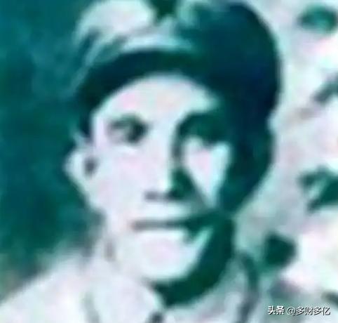 1945河南致命一句话！八路军团长听河南话就开枪，搜身后全惊出冷汗
 
1945