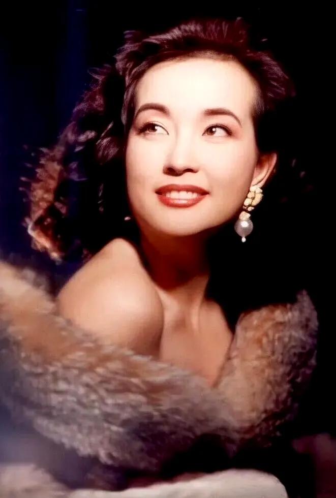 75岁的刘晓庆说：“我的2026年已经安排满了，有10部短剧。”懒惰、耍大牌、高