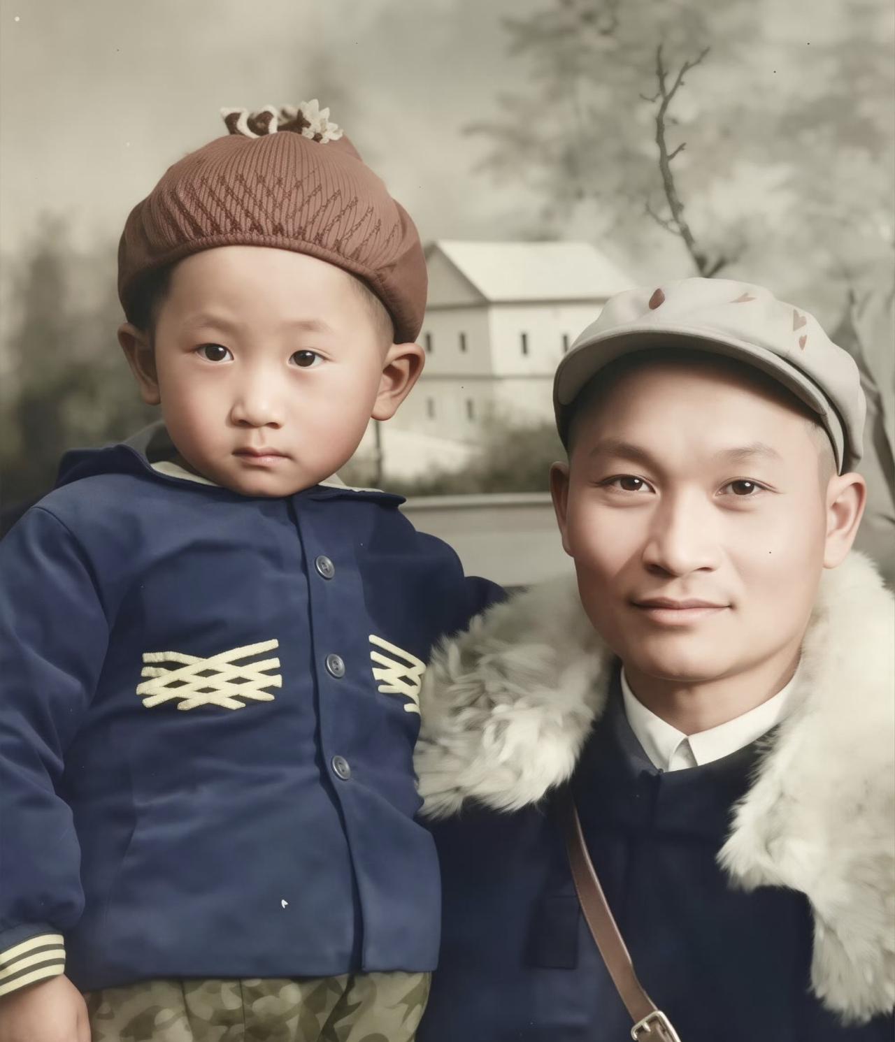 哈哈哈哈哈哈，哎我去，万万没想到啊，王健林小时候这么乖巧可爱呢？！（照片ai修复