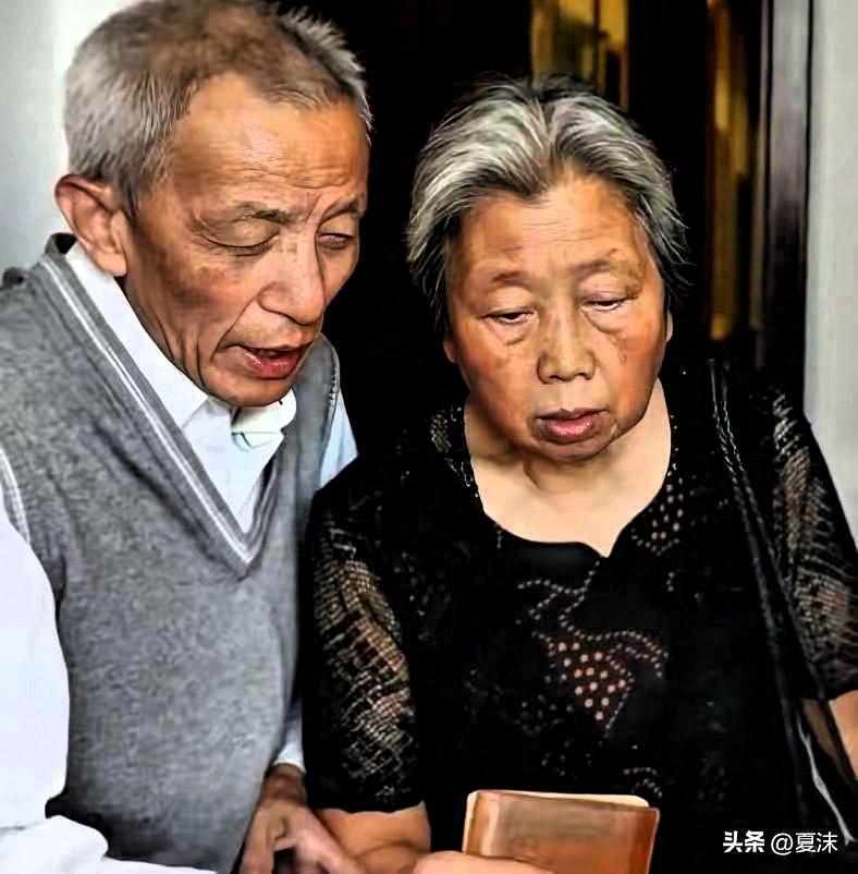 2013年，61岁的知青刘宝华重返米脂县，看望初恋马凤兰。意外发现，凤兰竟然给他