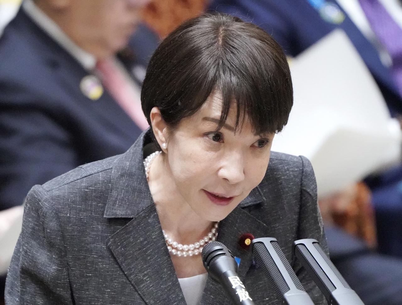 日本囤够一年军火！
备战信号藏不住，必须高度警惕！
近期，多家媒体密集聚焦日本扩