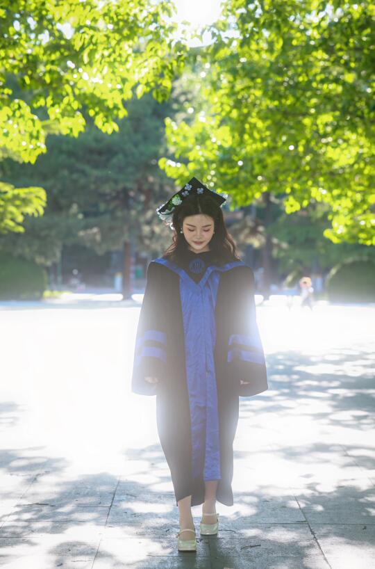 预告一张RUC学位服毕业照，欢迎这位光之女孩