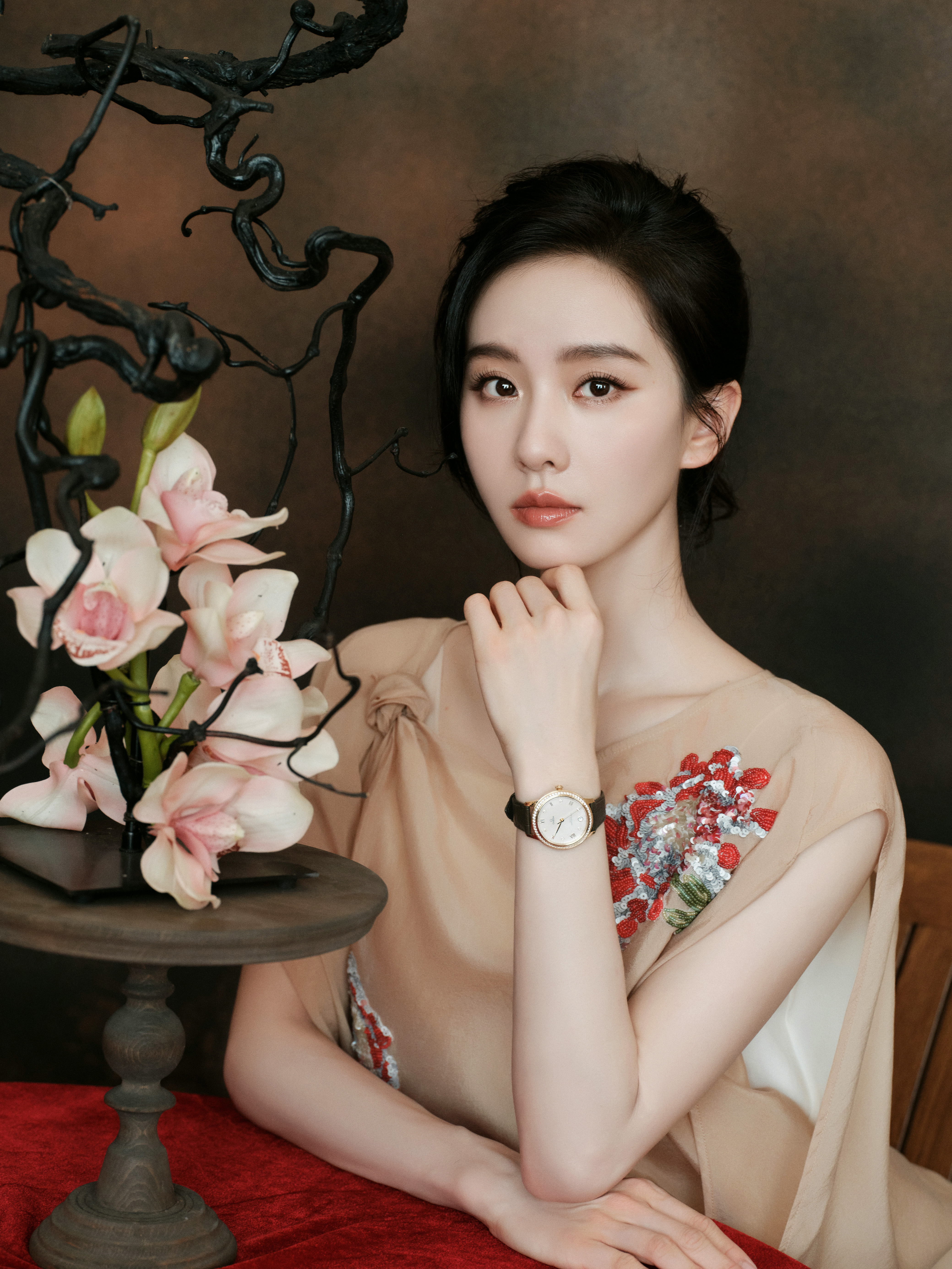#刘诗诗[超话]# 承古溯今，皎皎生辉，有佳人美耀东方。#ELLE风尚大典# ​