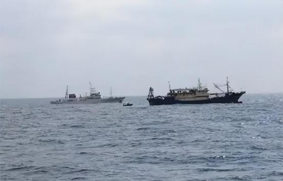 日本水产厅13日晚上透露，被扣押的中国船长已经被释放。相信中国政府对日方施加了强