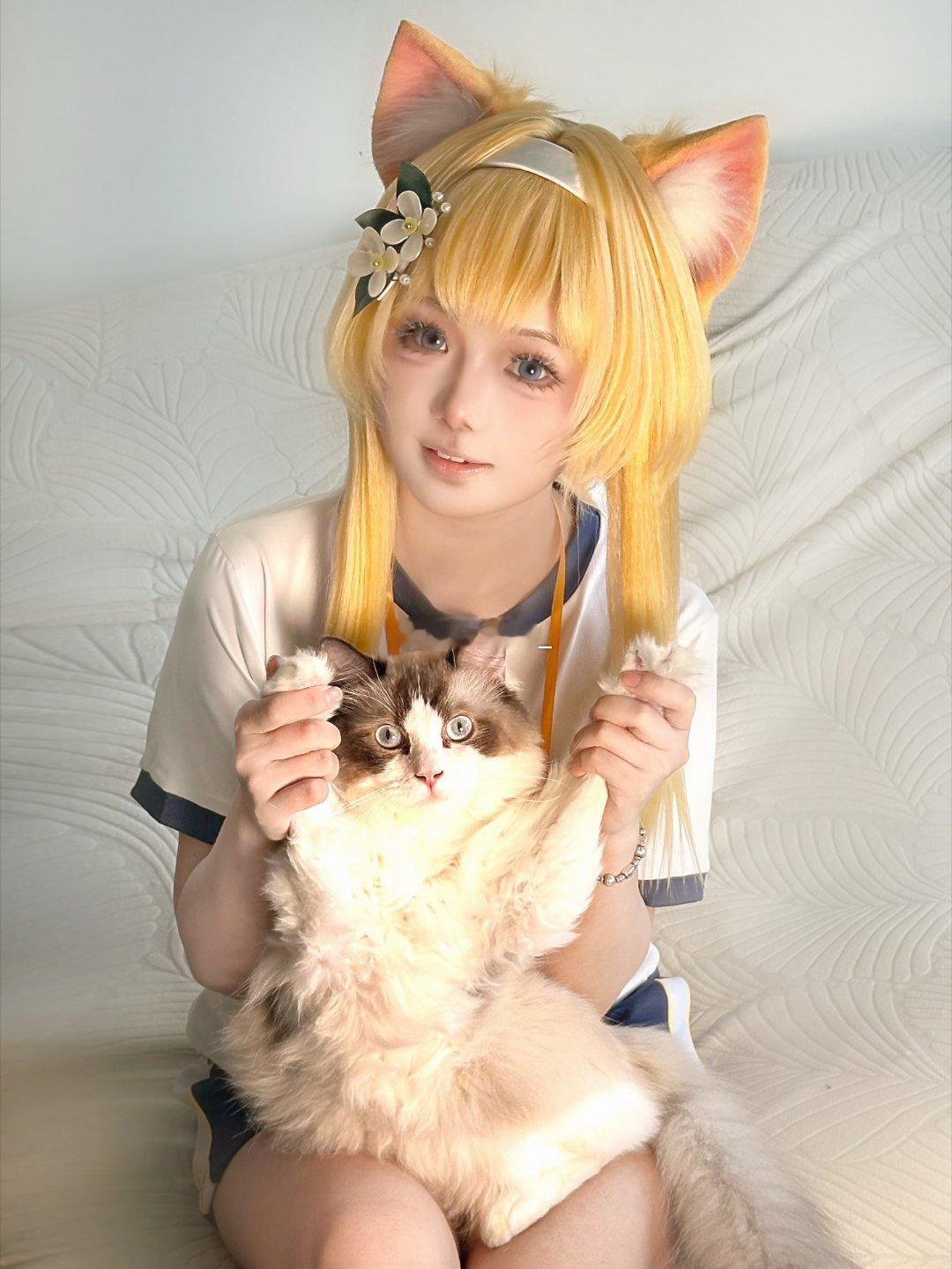 你们两个猫猫其中有一个特别可爱 ​​​