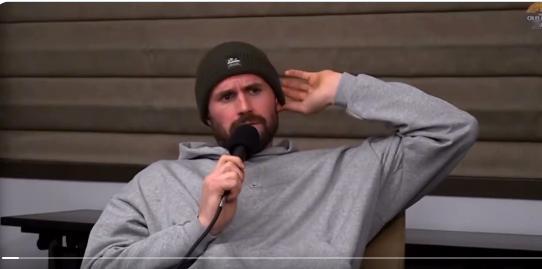 凯文-乐福称詹姆斯是他合作过的最聪明的球员。
  乐福说：”最聪明的球员是詹姆斯